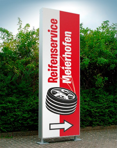 Werbepylon gerade unbeleuchtet